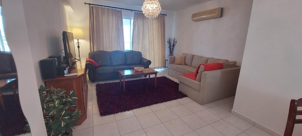 Spacious 2 Bedroom Apartment Пея Екстериор снимка